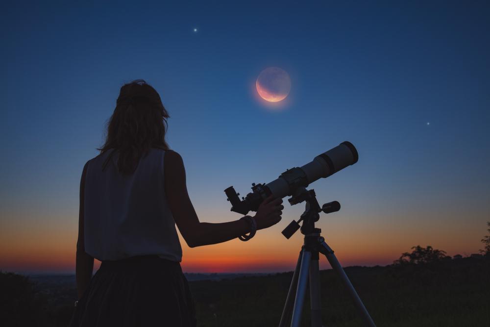 Osservazione della Luna e del cielo estivo